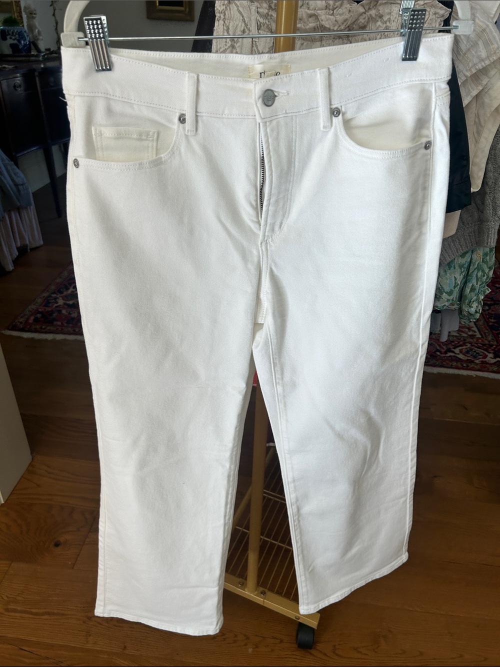 Cropped White Women’s Jeans — Clean Ankle-Length Style